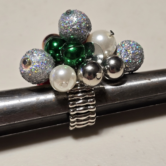 Vintage Strechy Chrismas Ring L4 Pre Owned - Picture 2 of 2